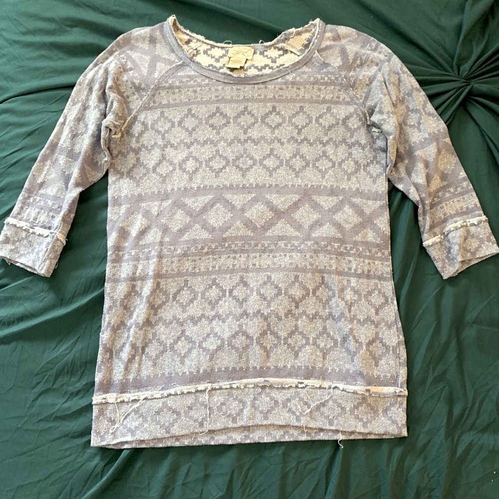Blue patterned 3/4 sleeve top